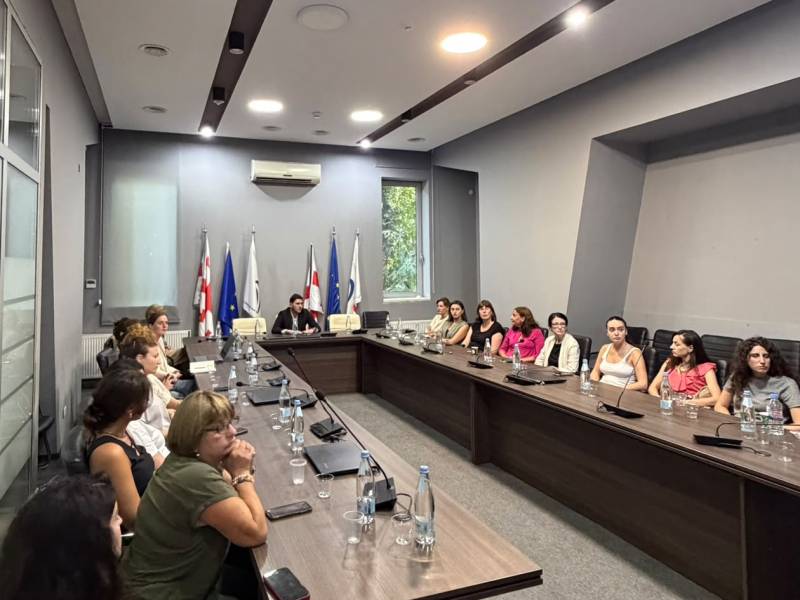 პავლე მაჭარაშვილი მანდატურის სამსახურის ფსიქოსოციალური მომსახურების ცენტრის ფსიქოლოგებს შეხვდა